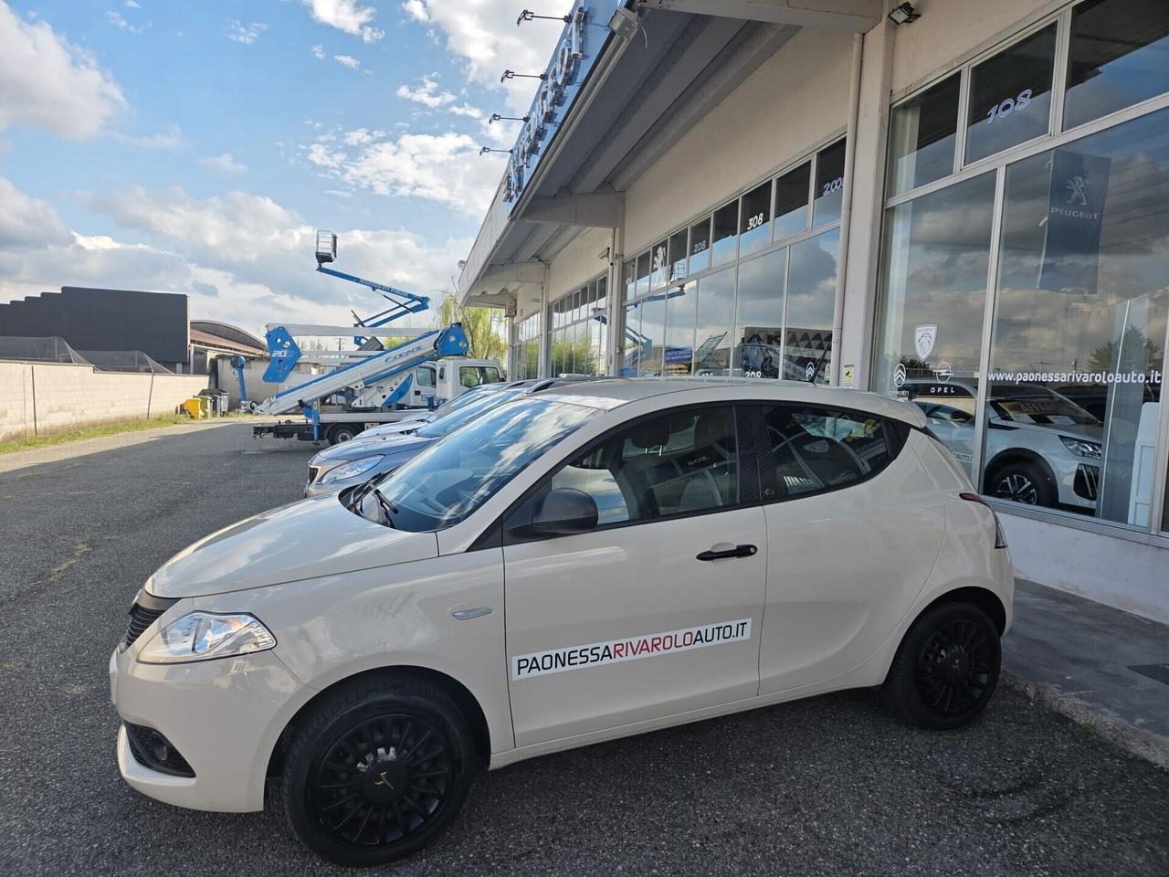 Lancia Ypsilon 1.2 69 CV 5 porte Gold Neopatentati !!