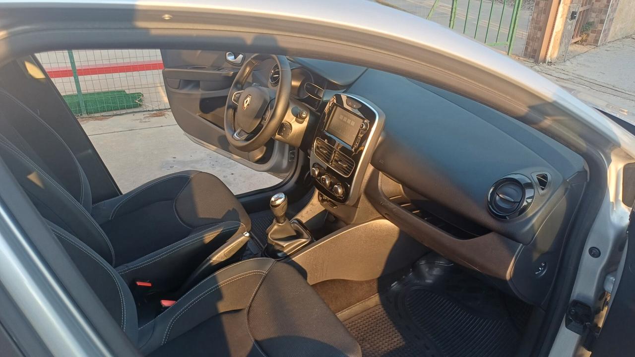 Renault Clio dCi 8V 90 CV 5 porte Moschino Intens