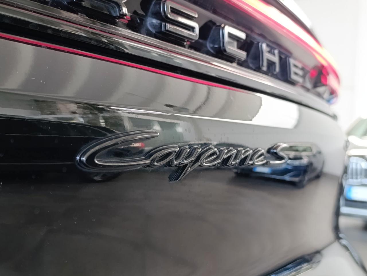 Porsche Cayenne 3.0 e-hybrid S tiptronic