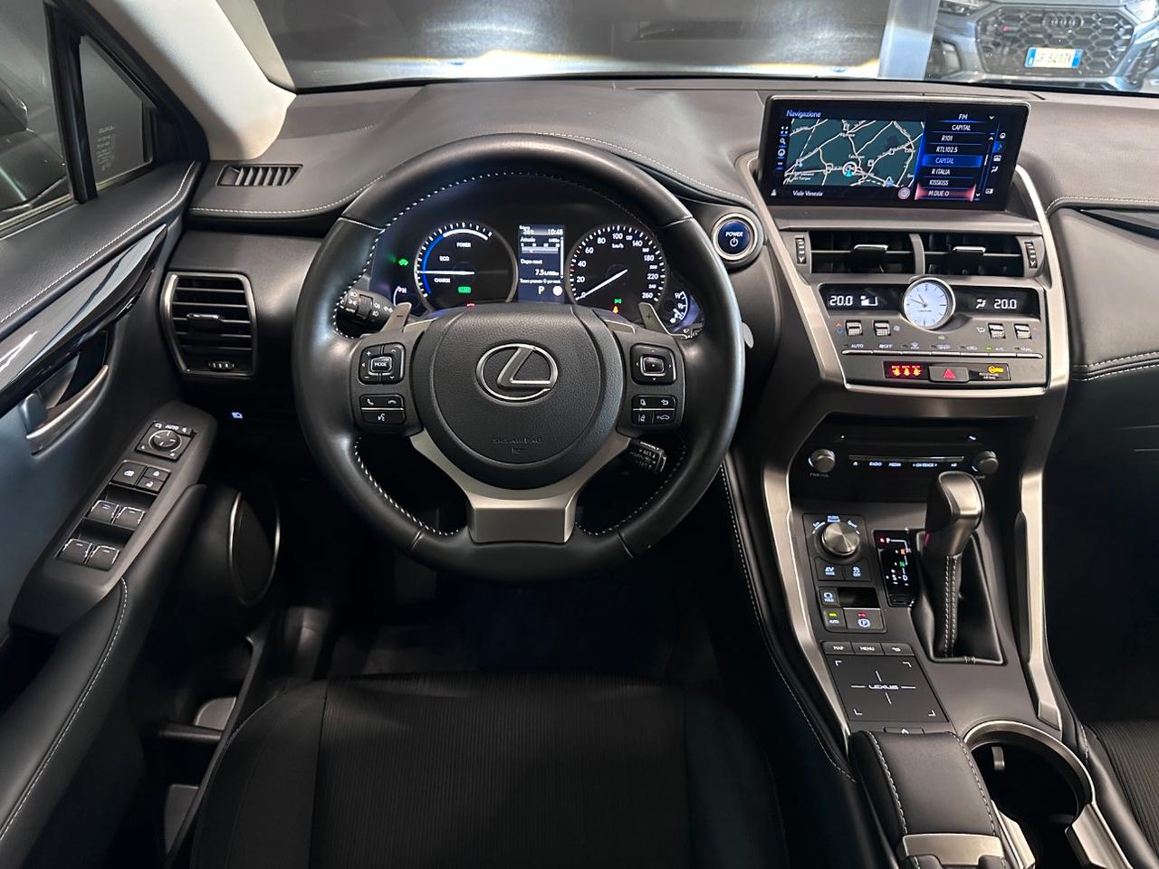 Lexus NX 300h 2.5 Business 2wd cvt