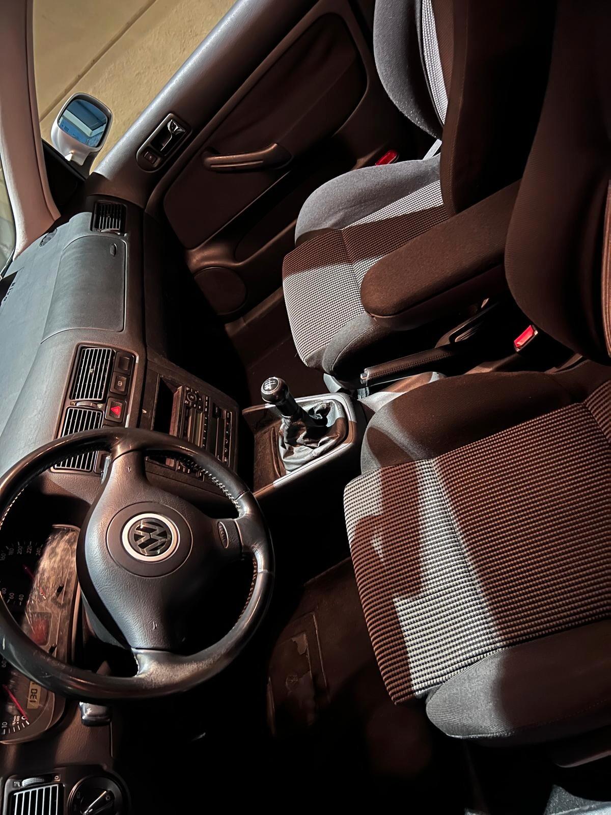 Volkswagen Golf 1.6 16V cat 5 porte Comfortline