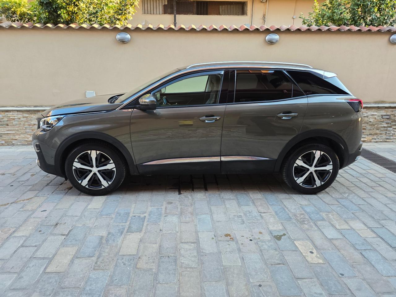 Peugeot 3008 BlueHDi 130 S&S EAT8 Allure