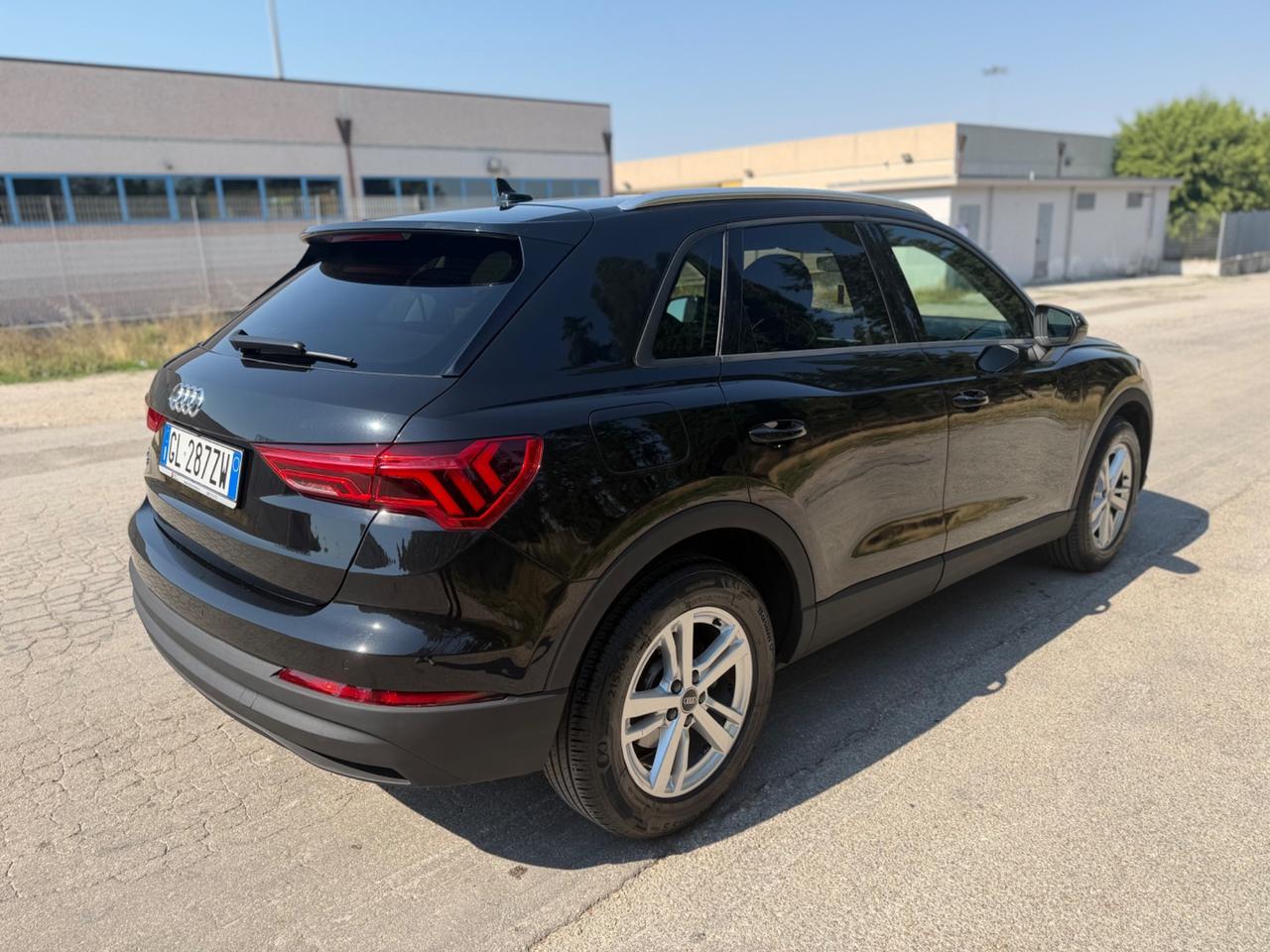 Audi Q3 35 TDI S tronic Business Advanced MATRIX /CAMERA/FULL