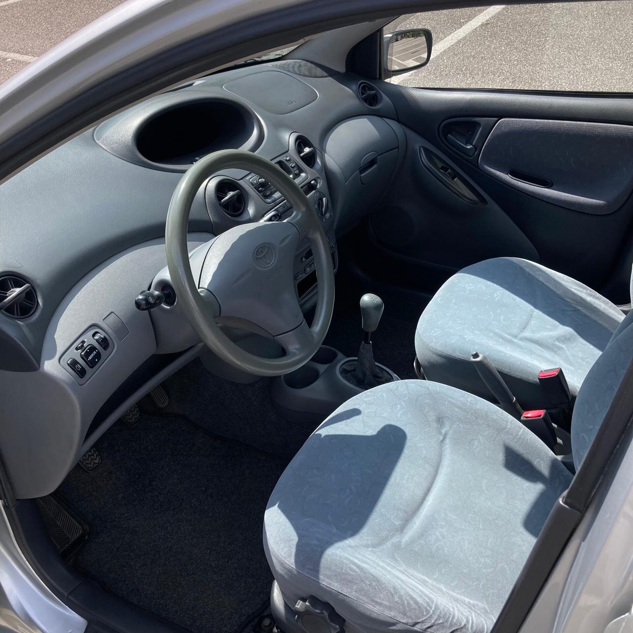 Toyota Yaris 1.0i 16V cat 5 porte Sol