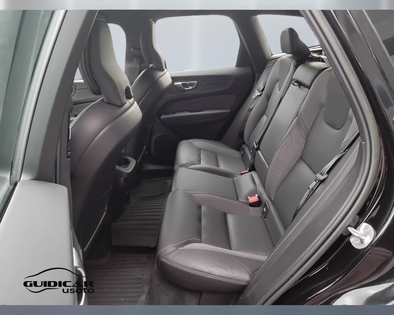 VOLVO XC60 II 2022 - XC60 2.0 b4 Plus Dark awd auto