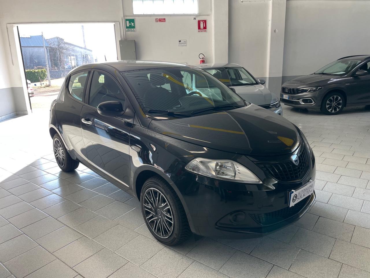 Lancia Ypsilon 1.0 FireFly 5 porte S&S Hybrid Oro Posti