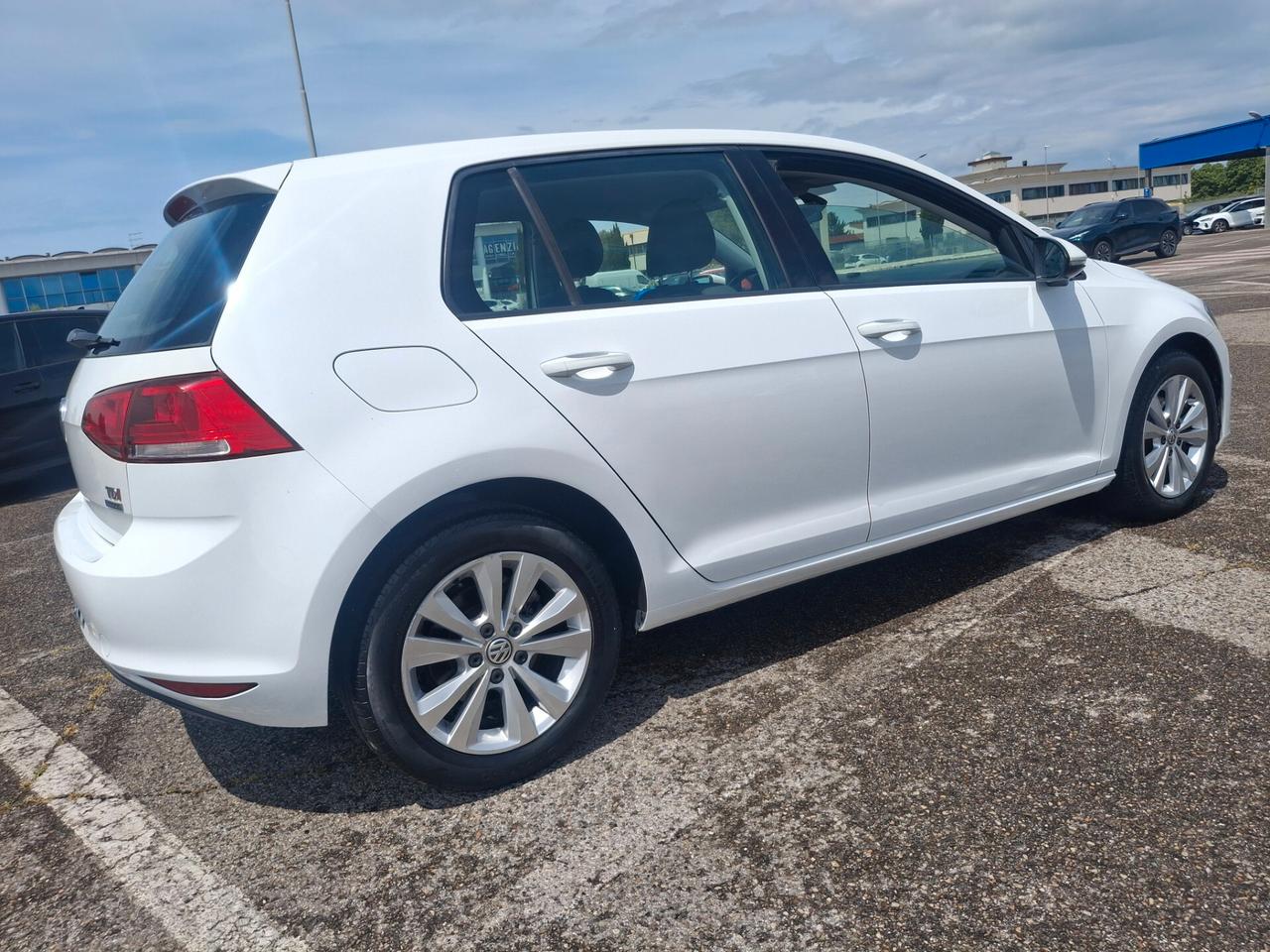 Volkswagen Golf 7--1.6 TDI 105cv. Highline BlueMotion Technology