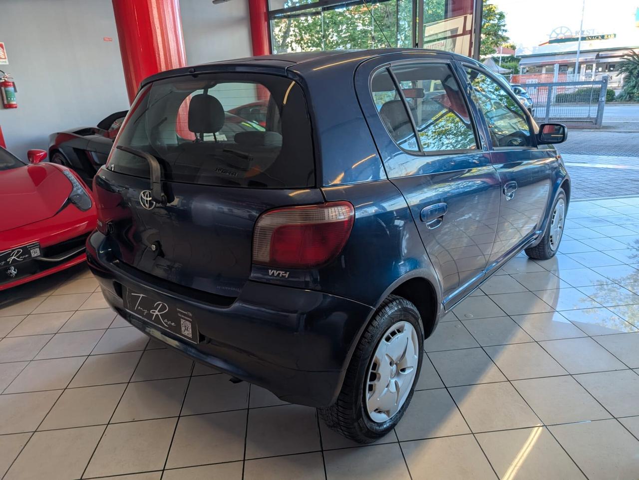 Toyota Yaris 1.0i 16V cat 5 porte Sol