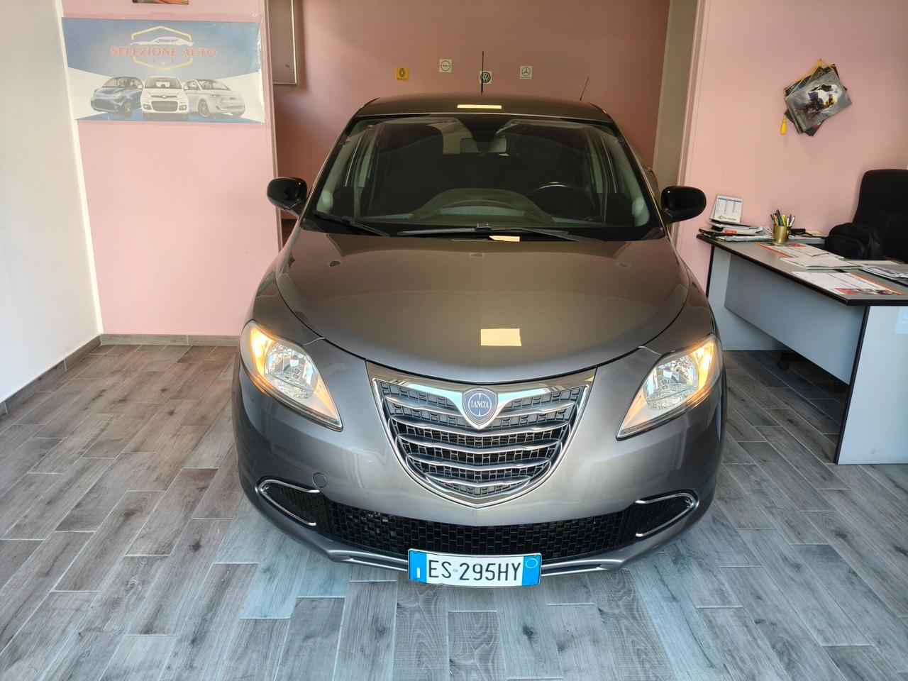 Lancia Ypsilon 5 porte Metano Ecochic Gold