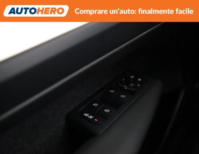 VOLVO XC40 B3 automatico Plus Dark N1