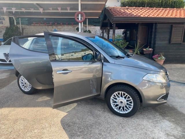 Lancia Ypsilon 0.9 TwinAir 85 CV 5 porte Metano Ecochic Gold