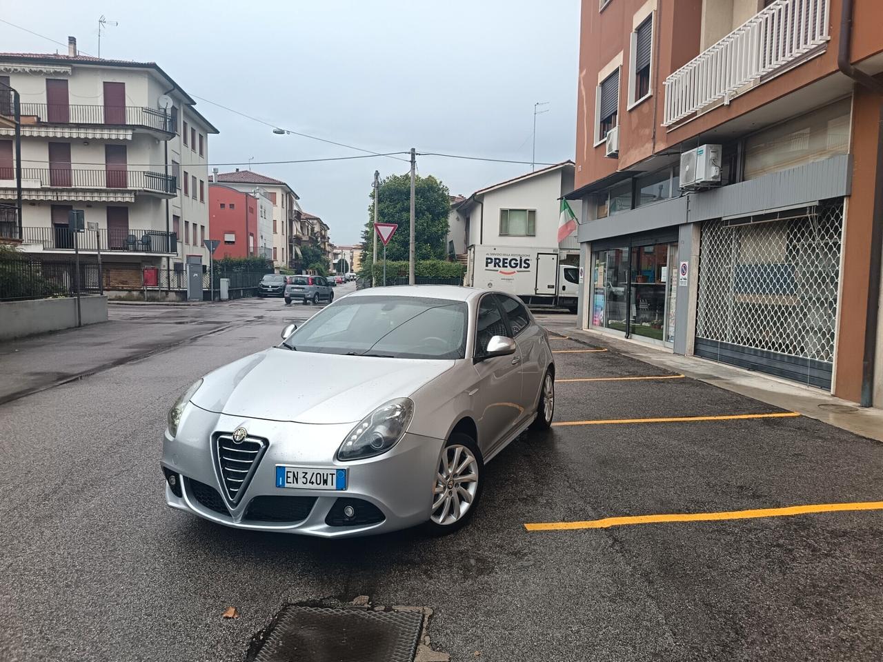Alfa Romeo Giulietta 2.0 JTDm-2 140 CV Distinctive ok neo patente