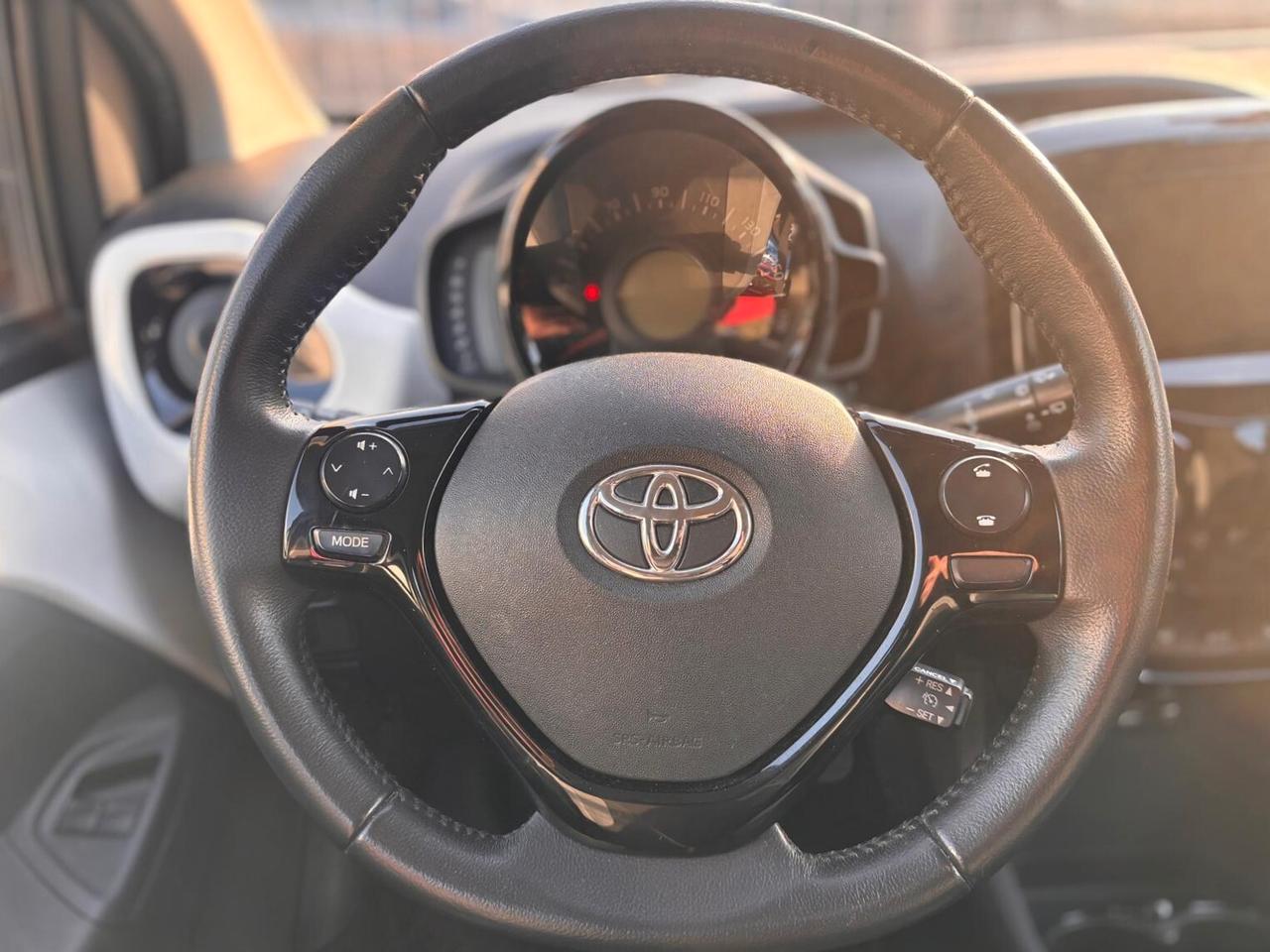 Toyota Aygo 1.0 VVT-i 69 CV 5 porte x-play *NEOPATENTATO*