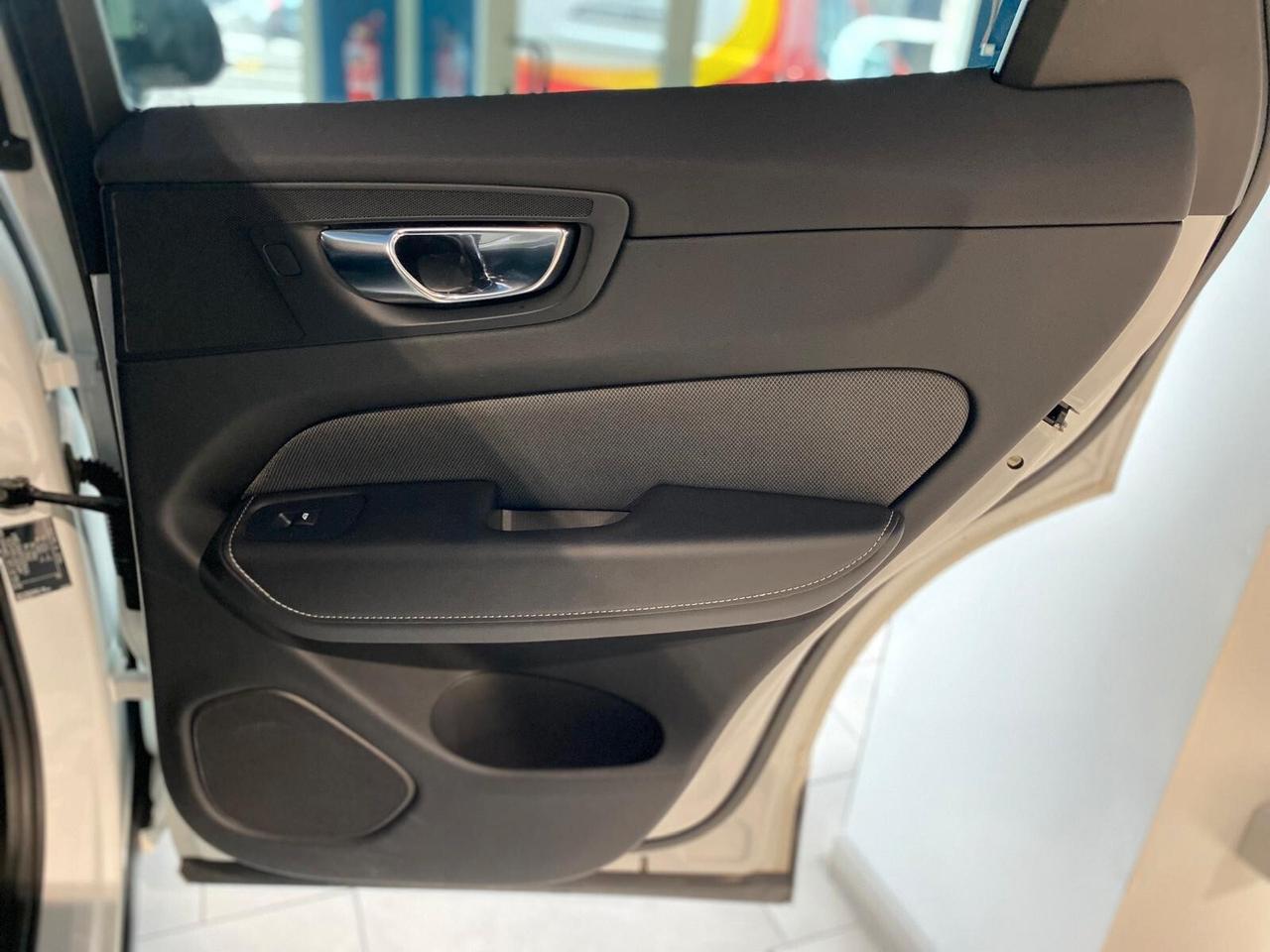 Volvo XC 60 XC60 B4 (d) AWD automatico Plus Dark