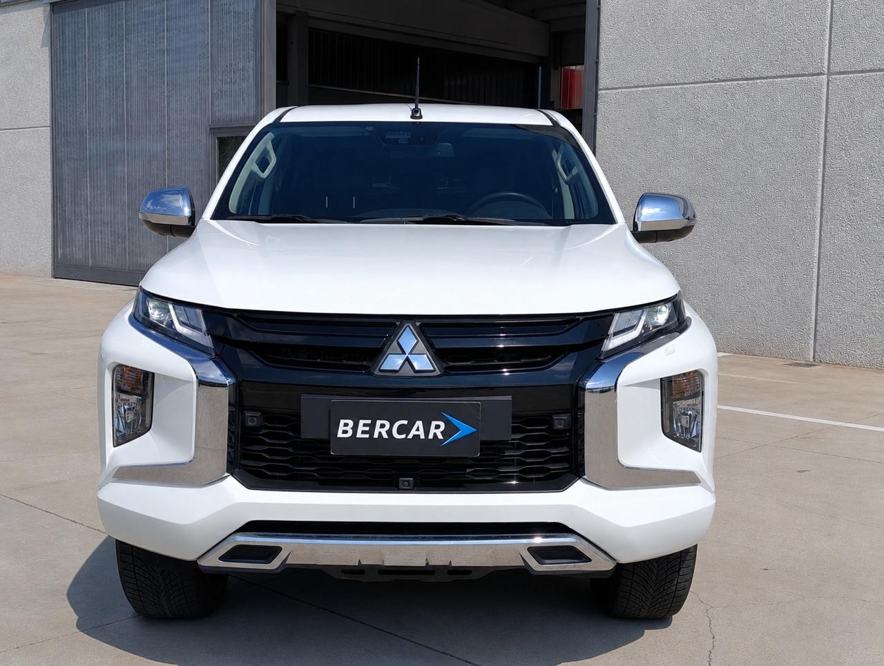 Mitsubishi L200 Double Cab L200 d.cab 2.3d Intense 4wd 150cv auto