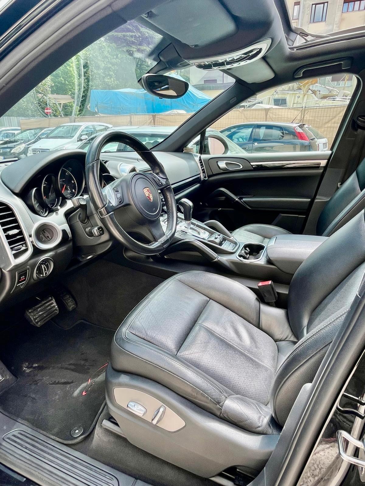 Porsche Cayenne - All-Black CERCHI 21 TETTO PANORAMICO