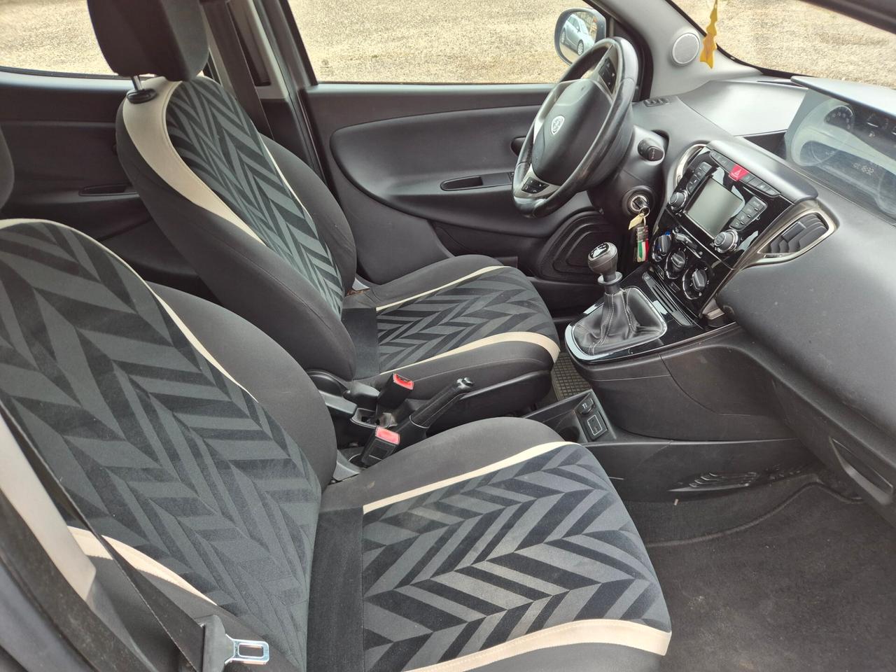 Lancia Ypsilon 1.2 69 CV 5 porte Gold