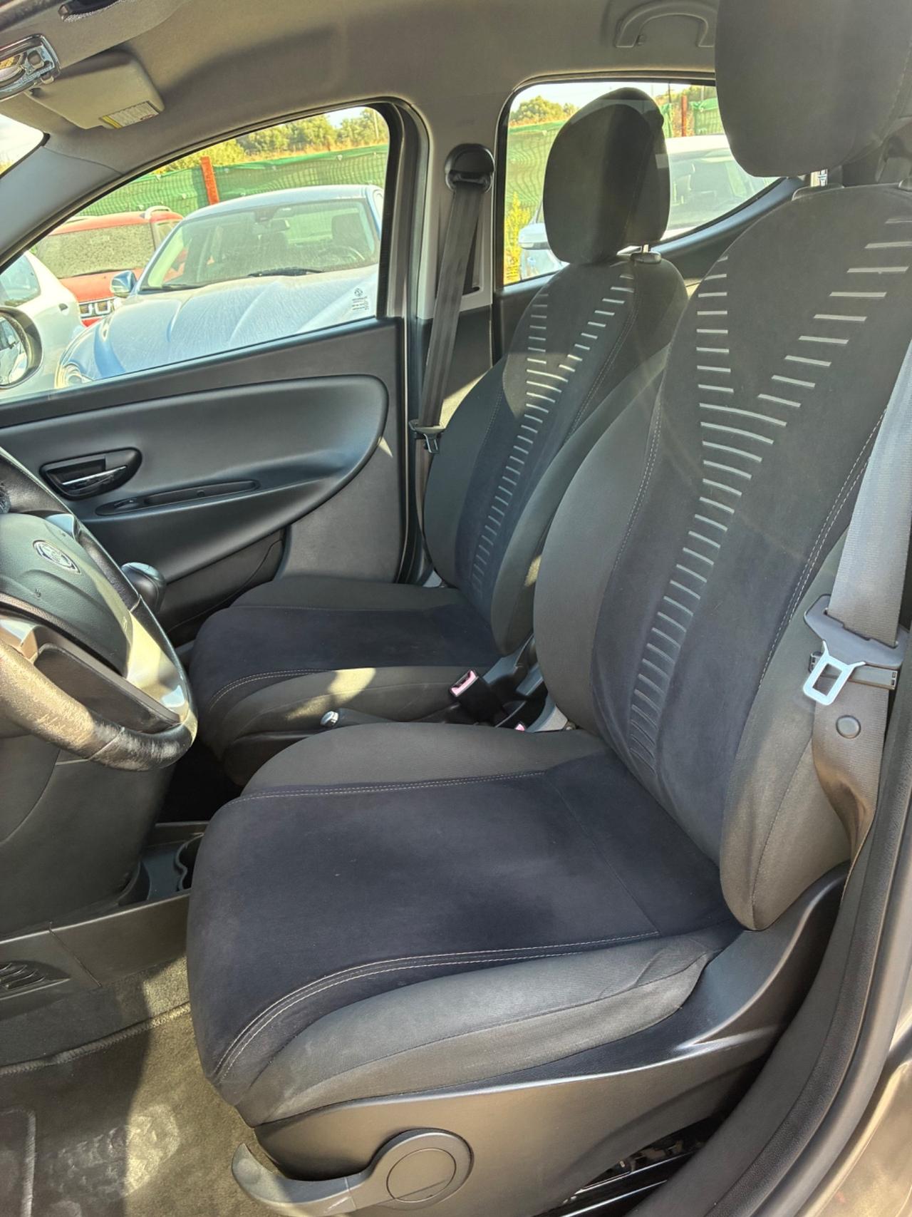 Lancia Ypsilon 1.2 69 CV Platinum