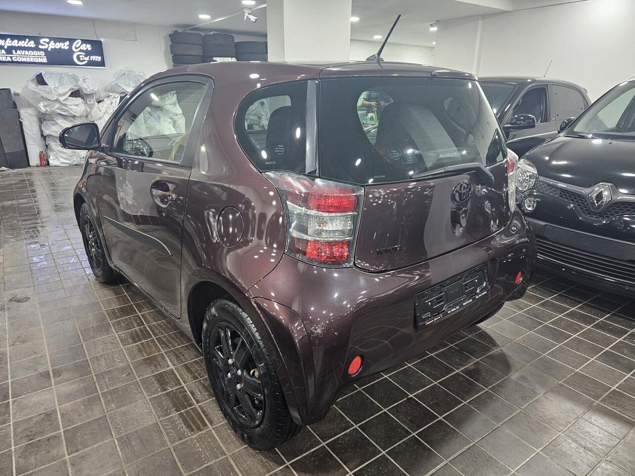 NUOVA TOYOTA iQ 1.0 VVT-i SOL 68CV BLACK LINE
