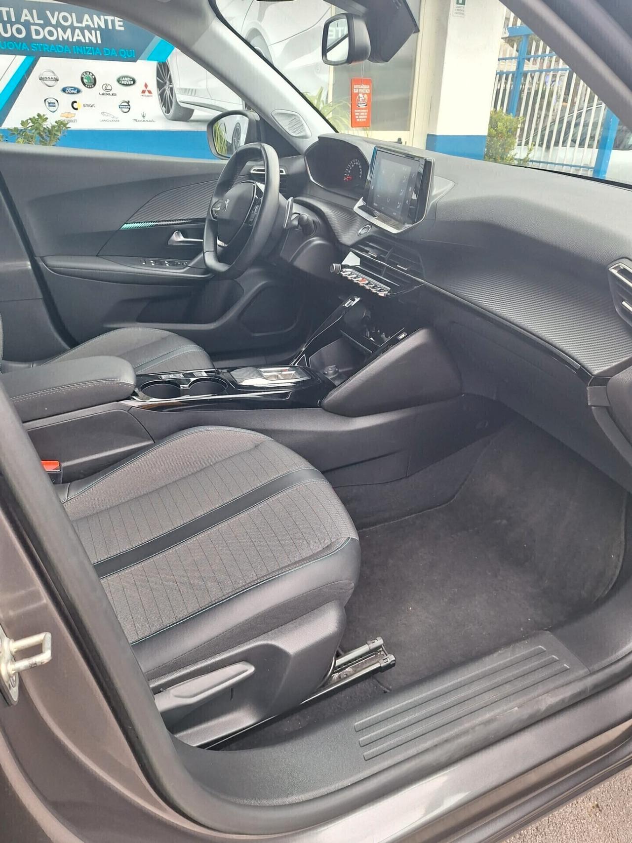 Peugeot 2008 BlueHDi 130 S&S EAT8 Allure Pack