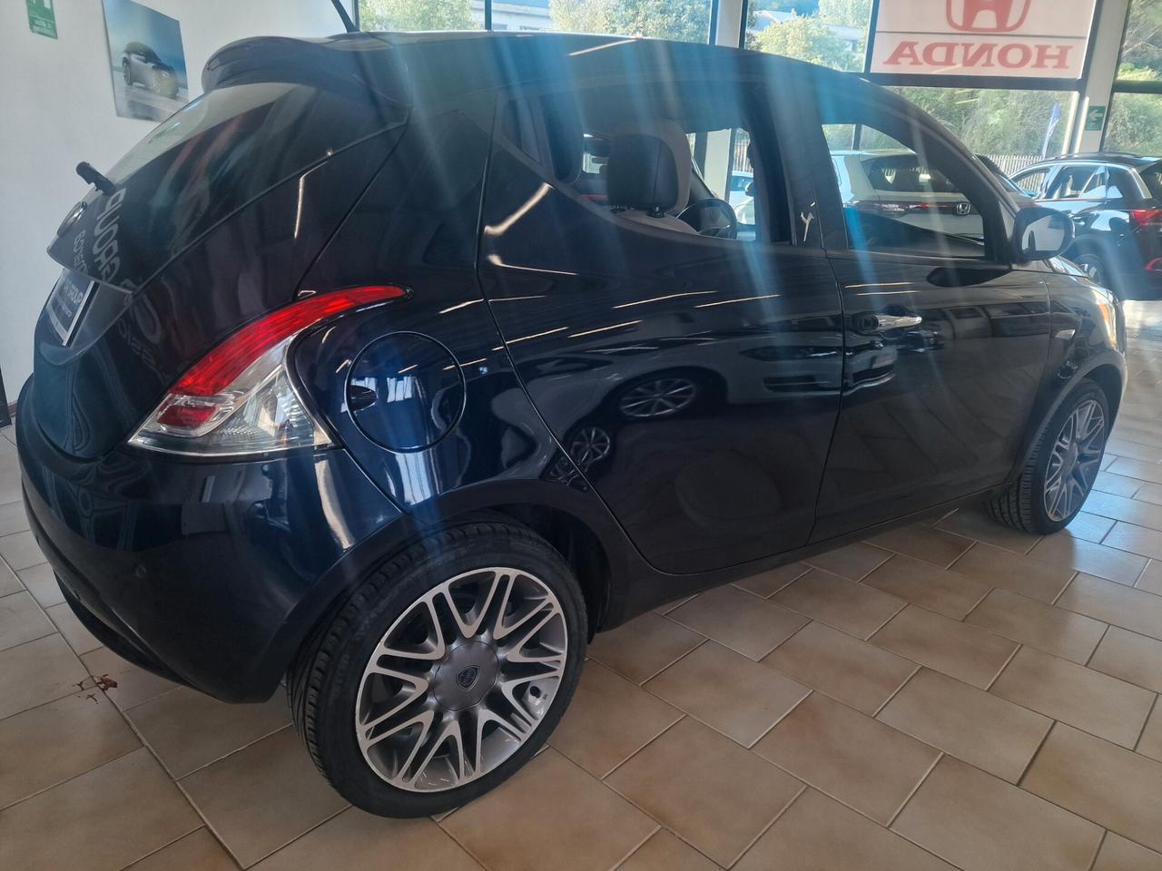 Lancia Ypsilon 1.2 69 CV 5 porte Gold