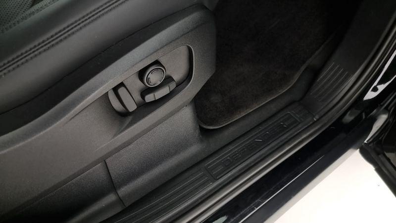 Land Rover Defender 110 3.0D I6 200 CV AWD Auto SE