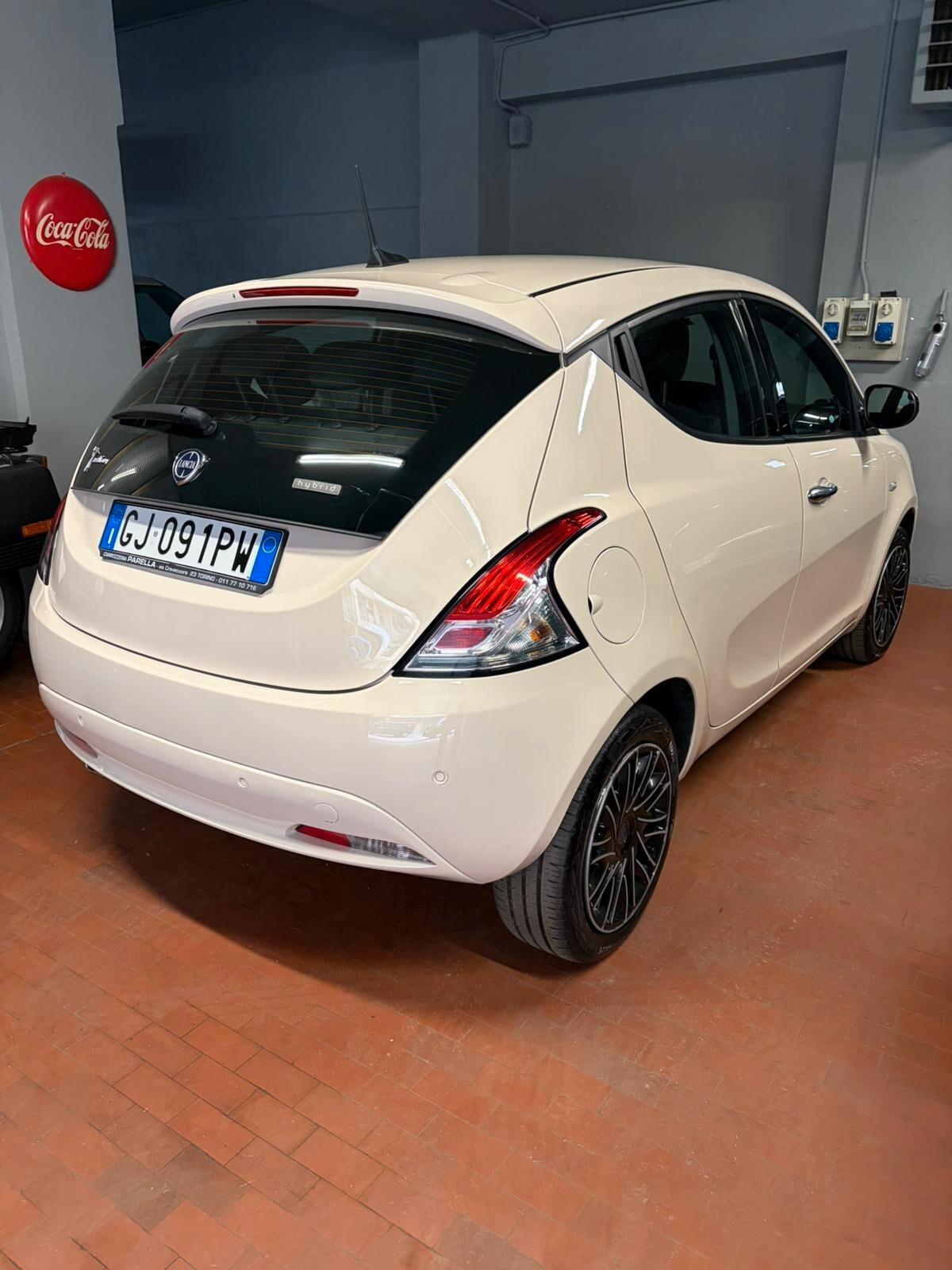 Lancia Ypsilon 1.0 FireFly 5 porte S&S Hybrid Ecochic A. Ferretti