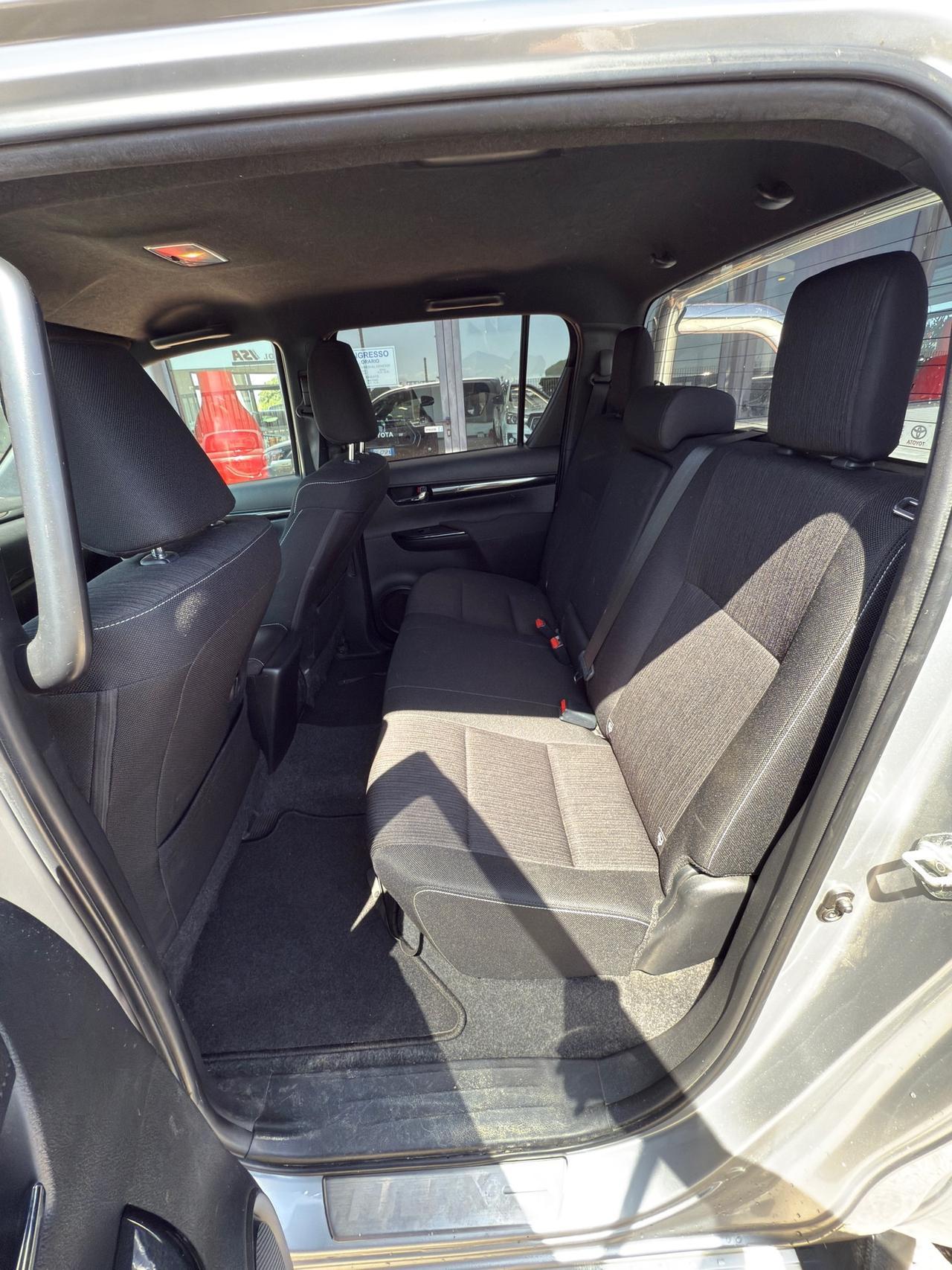 Toyota Hilux 2.4 D-4D 4WD Lounge my20" IVA ESPOSTA