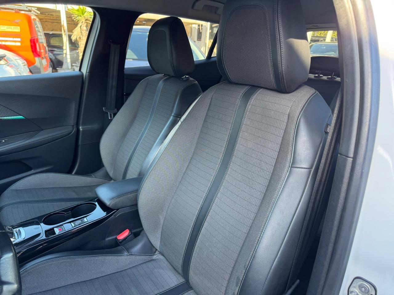 Peugeot 2008 BlueHDi 130 S&S EAT8 GT Pack