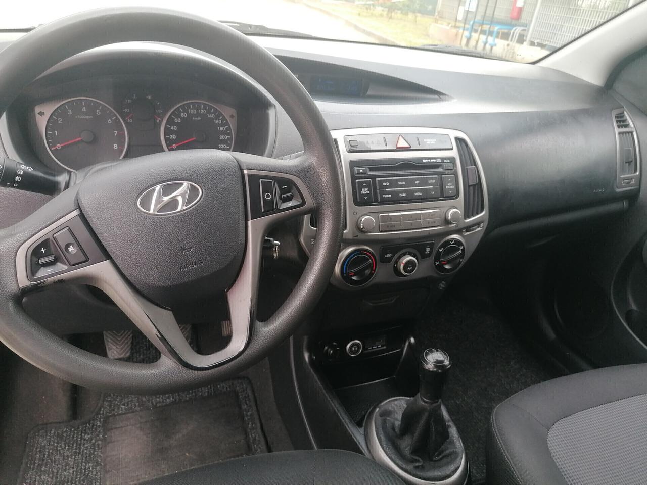 Hyundai i20-1.2 Benzina-LUCI LED*NEOPATENTATI*2013-