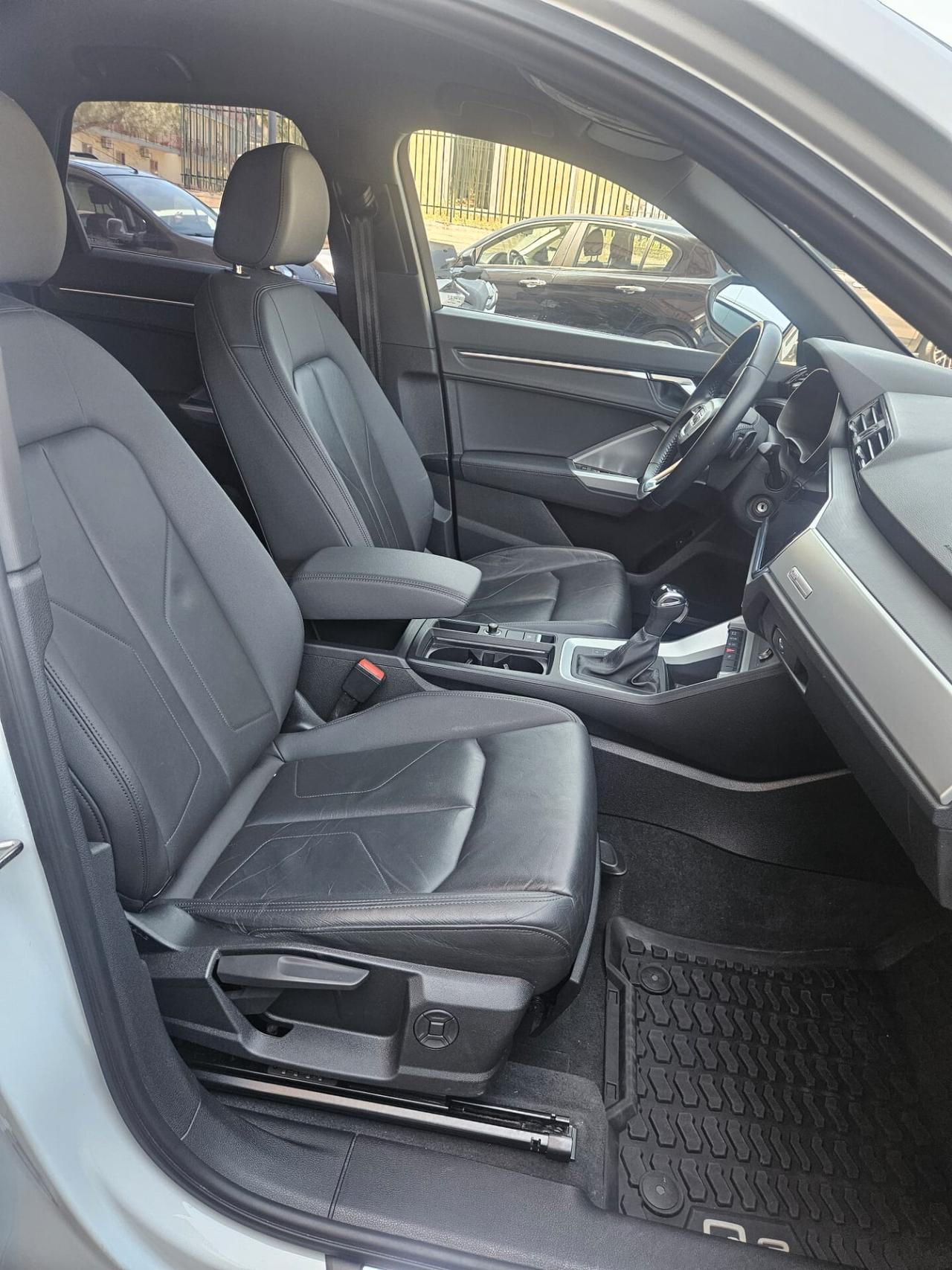Q3 35 2.0 tdi 150cv Business Advanced s-tronic