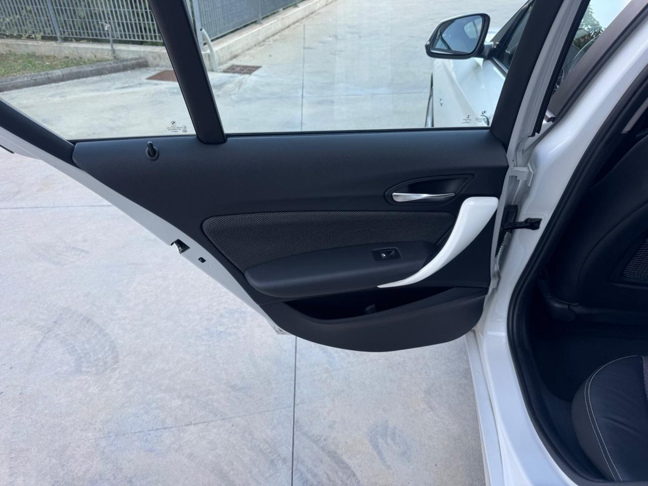 Bmw 116 116d 5p. Urban NEOPATENTATI