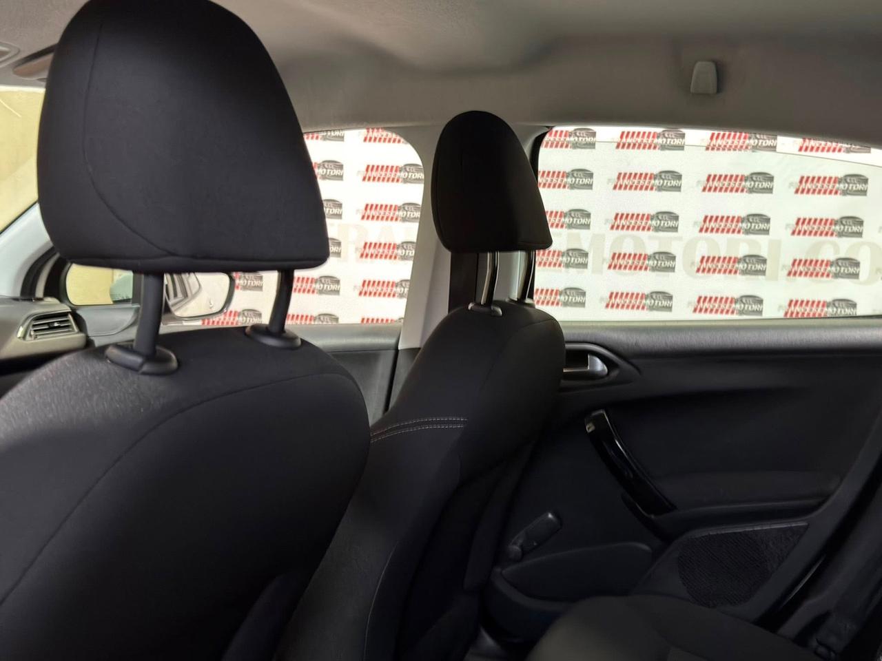 Peugeot 208 PureTech 82 5p. GPL Allure