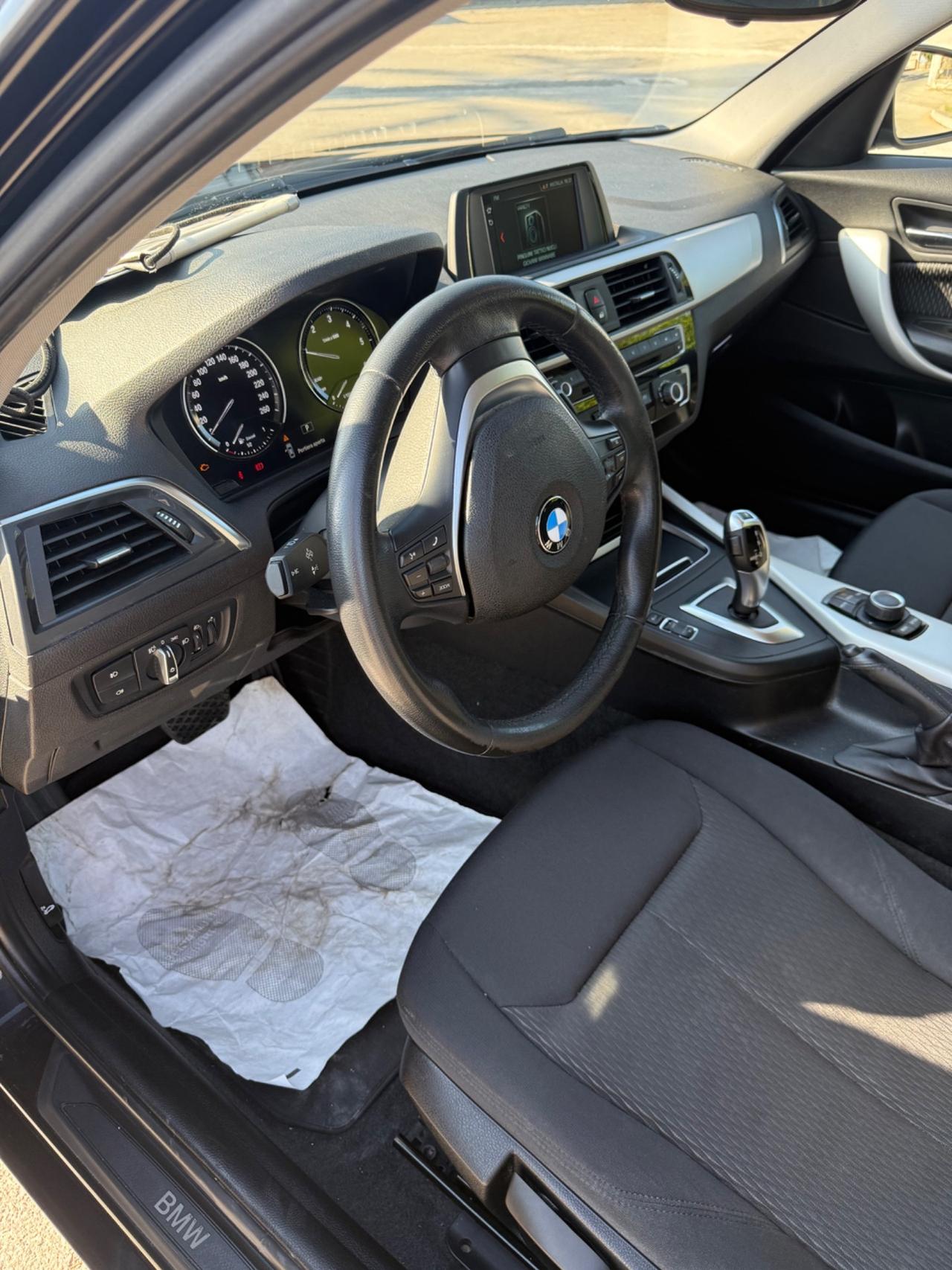 Bmw 116 116d 5p. Urban