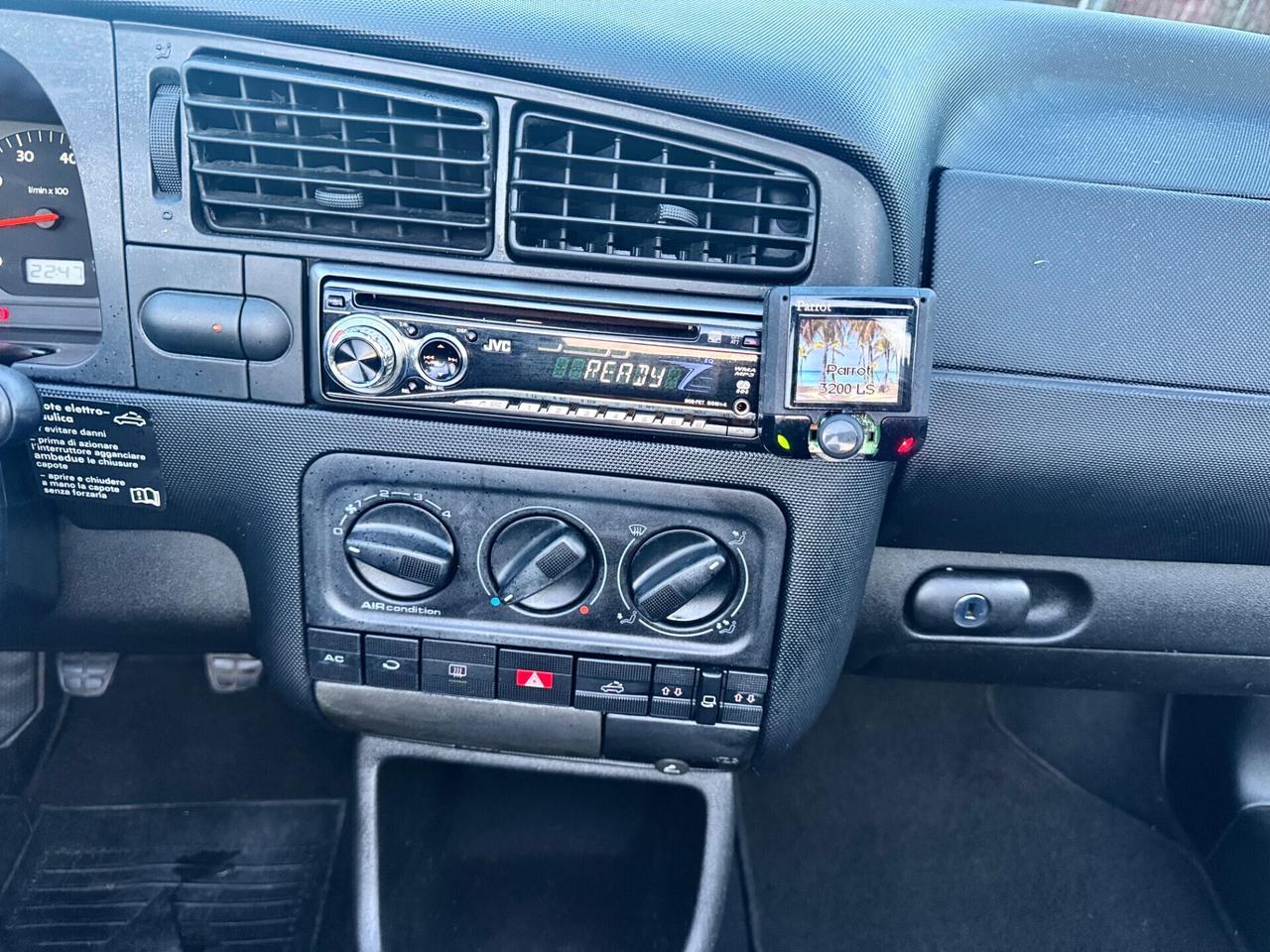 Volkswagen Golf Cabriolet 1.6 benzina 1999 ASI