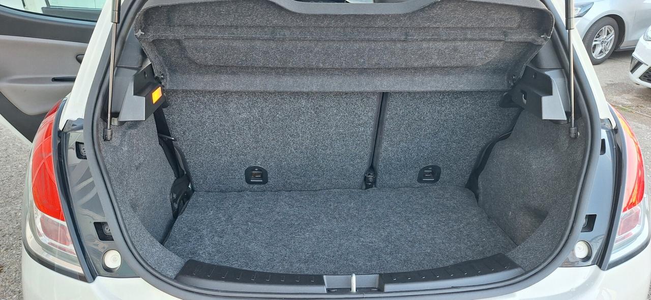 Lancia Ypsilon 1.2 69 CV 5 porte GPL Ecochic Silver