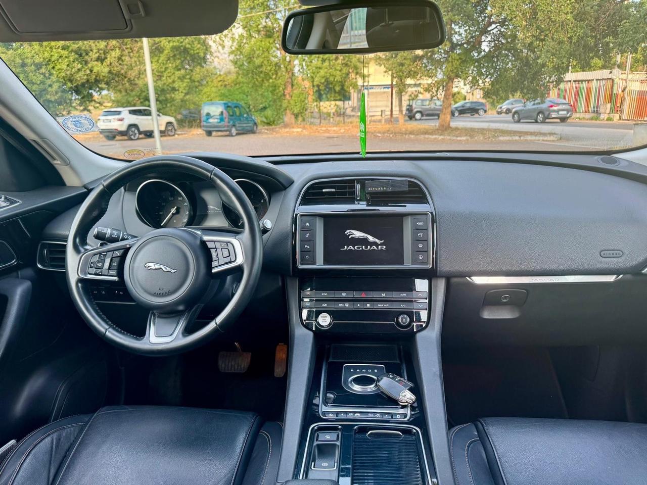 Jaguar F-Pace 2.0 D 180 CV AWD aut. Portfolio