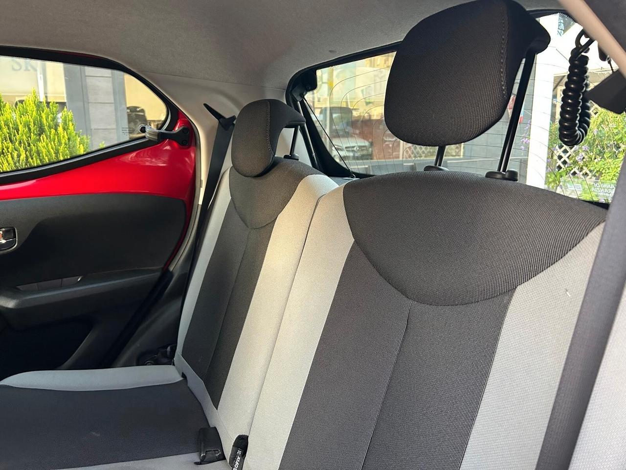 Toyota Aygo 1.0 VVT-i 69 CV x-play AUTOMATICO