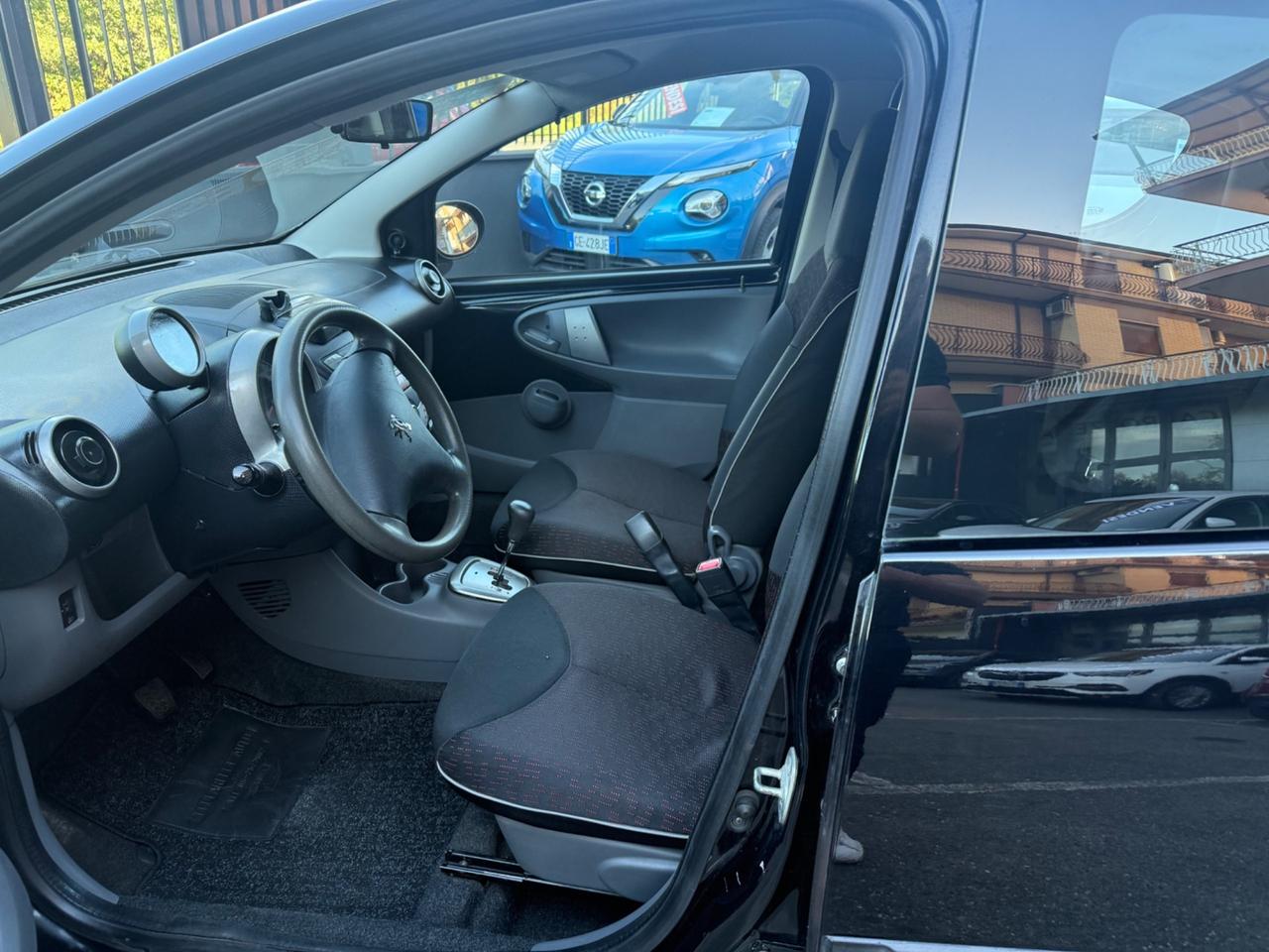 Peugeot 107 1.0 68CV 5p. Sweet Years 2Tronic