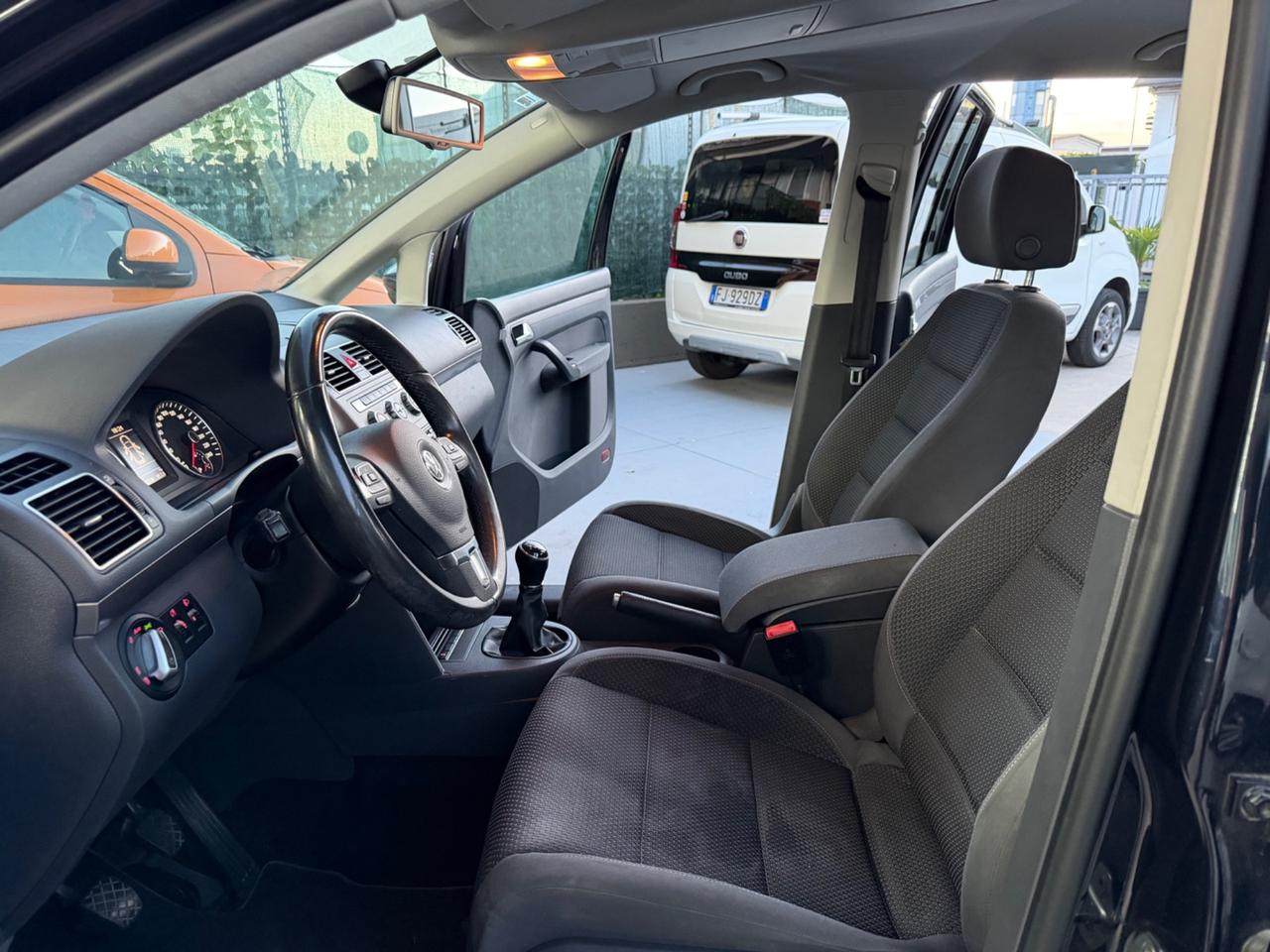 Volkswagen Touran Business 1.6 TDI Comfortline BMT