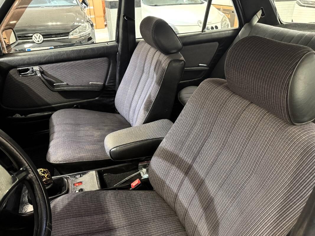 Mercedes Classe E - W123 Berlina 200
