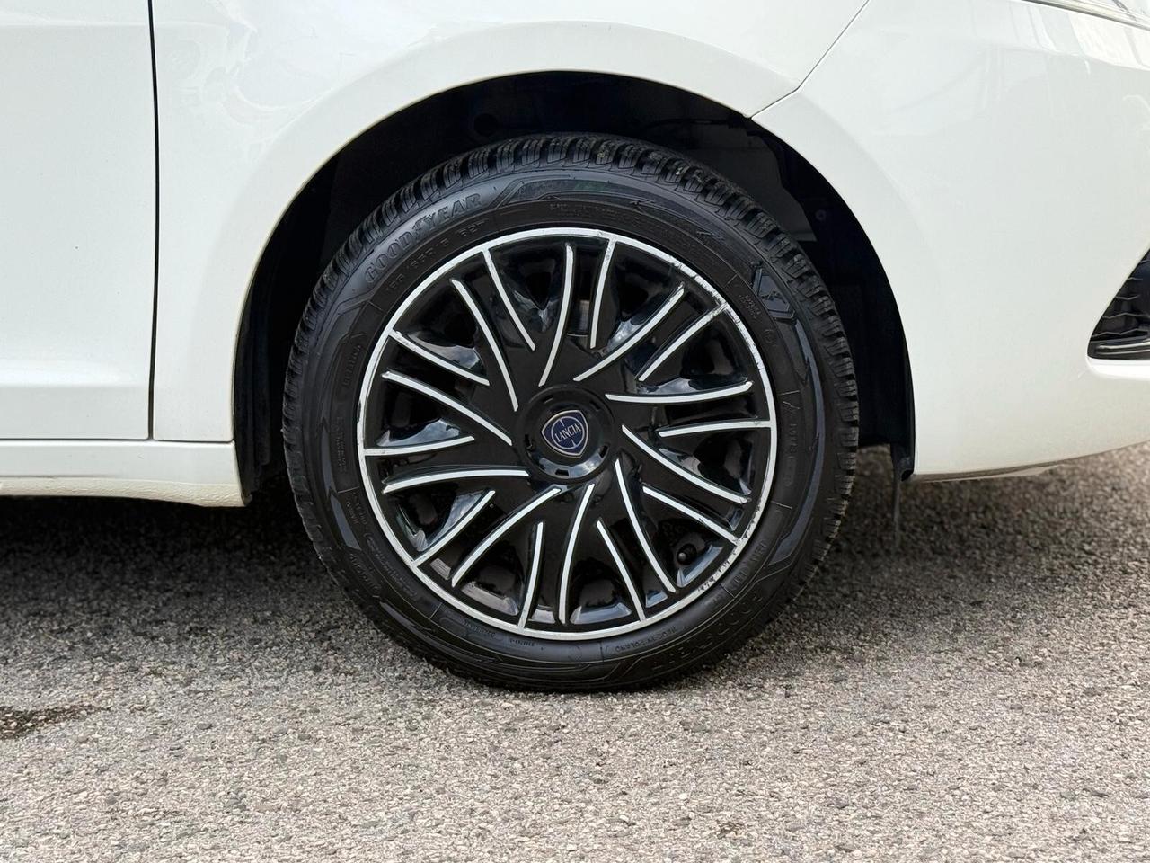 Lancia Ypsilon 1.2 Ecochic 69 CV GPL Gold