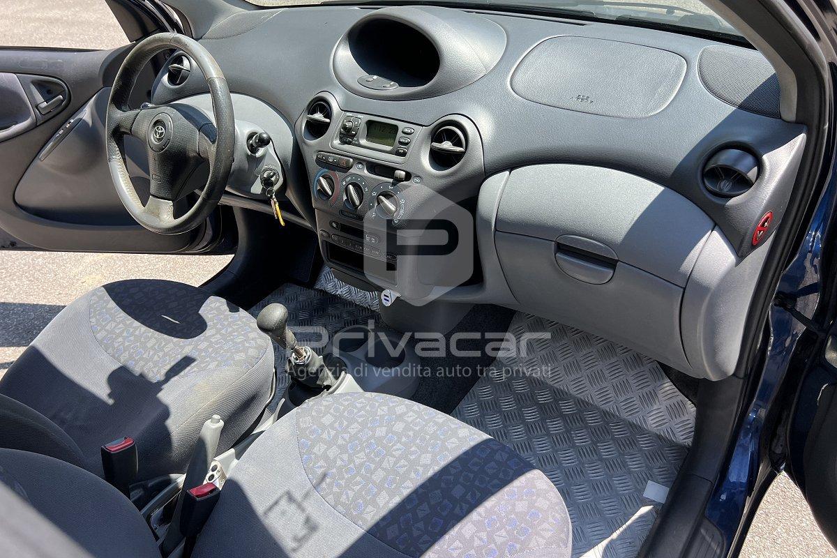 TOYOTA Yaris 1.3i 16V cat 5 porte Luna