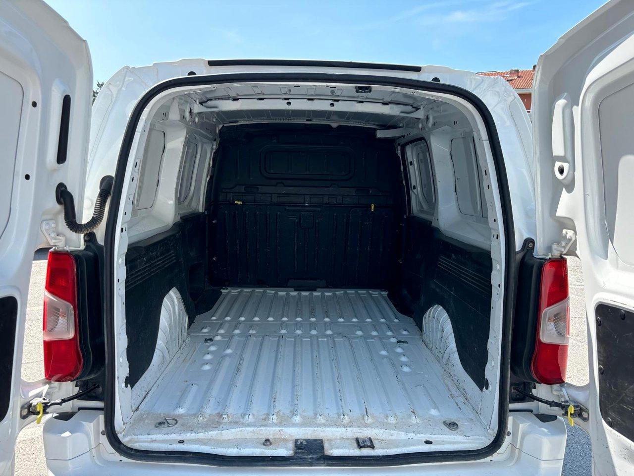 OPEL Combo cargo 1.5d 100cv L2H1 Essentia mt6 IVA ESPOSTA