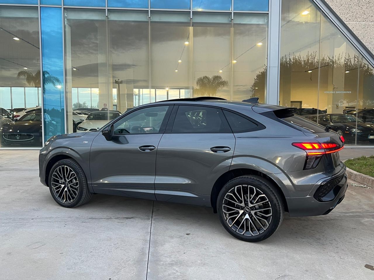 Audi Q3 Spb 2.0 S line Possibilità noleggio no scoring