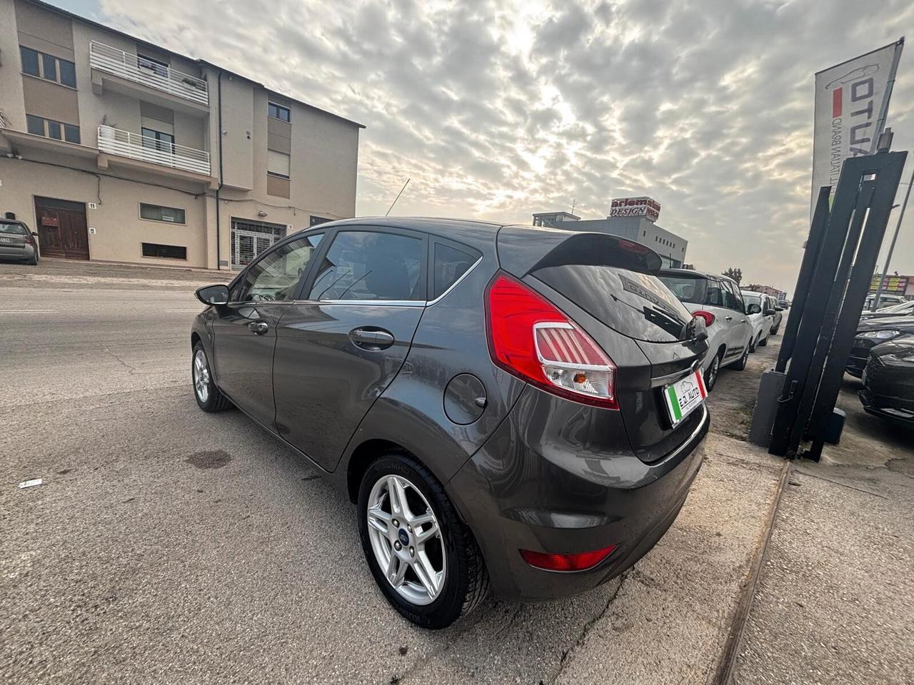 Ford Fiesta 1.5 TDCi 75CV 5 porte Titanium