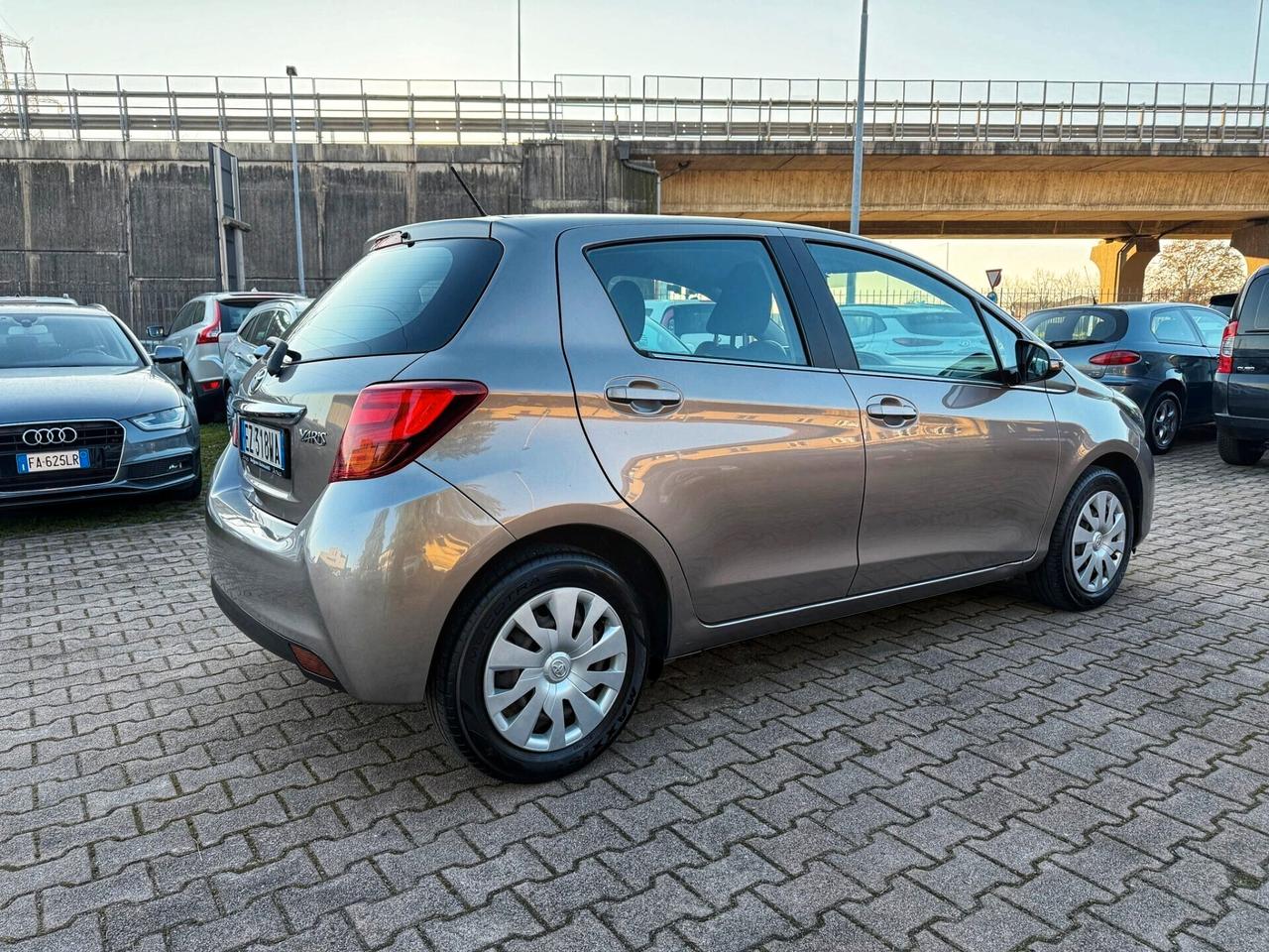 Toyota Yaris 1.3 5 porte TELECAMERA NAVIGA RADIO DIGITALE