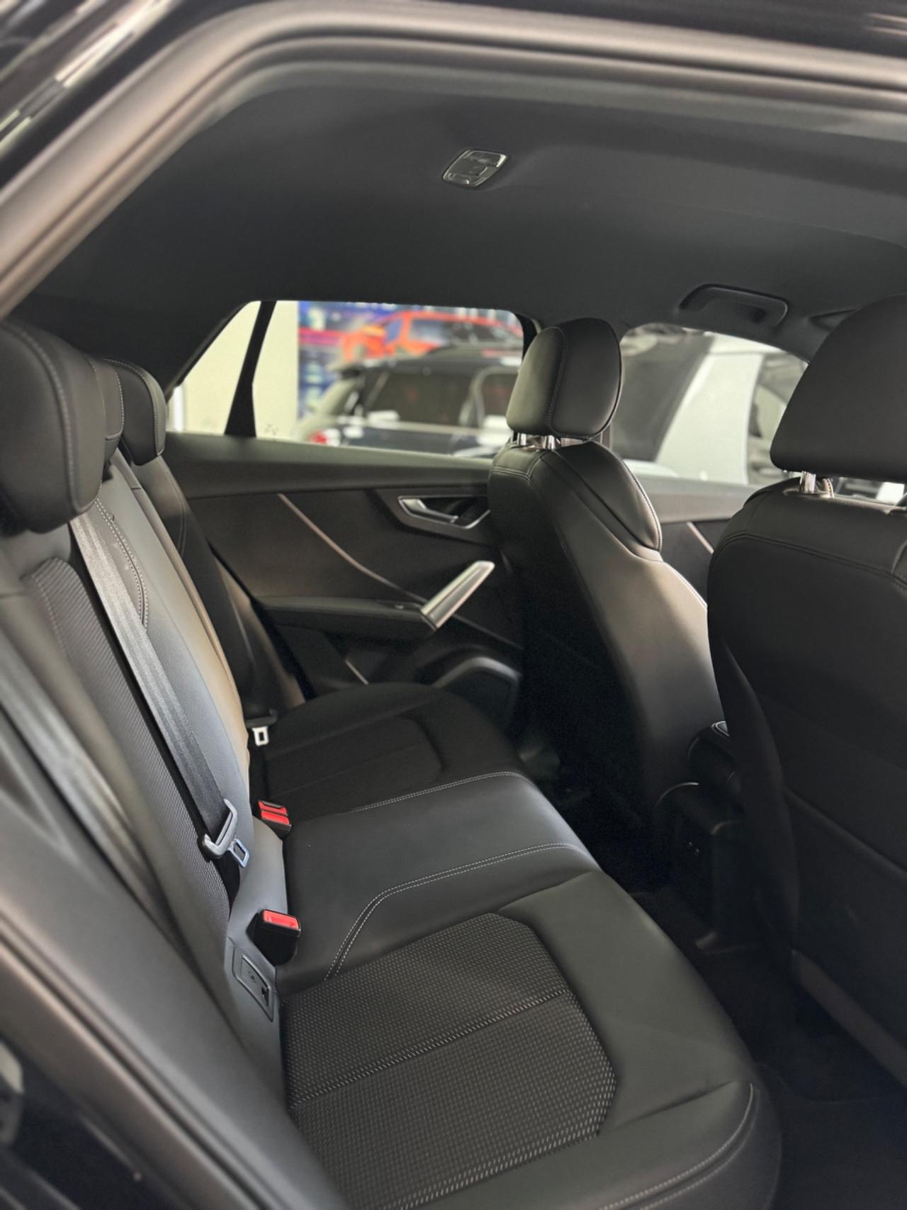 Audi Q2 SQ2 TFSI quattro S tronic sport attitude