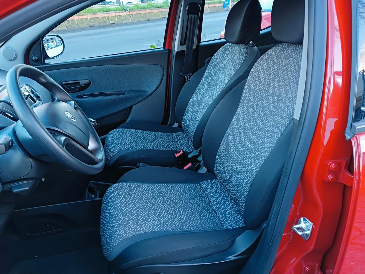 Lancia Ypsilon 1.2 69 CV Unico Prop.