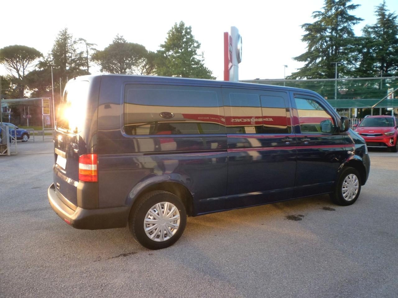 VOLKSWAGEN Caravelle 2.5 TDI/130CV Passo Lungo Trendline 2008